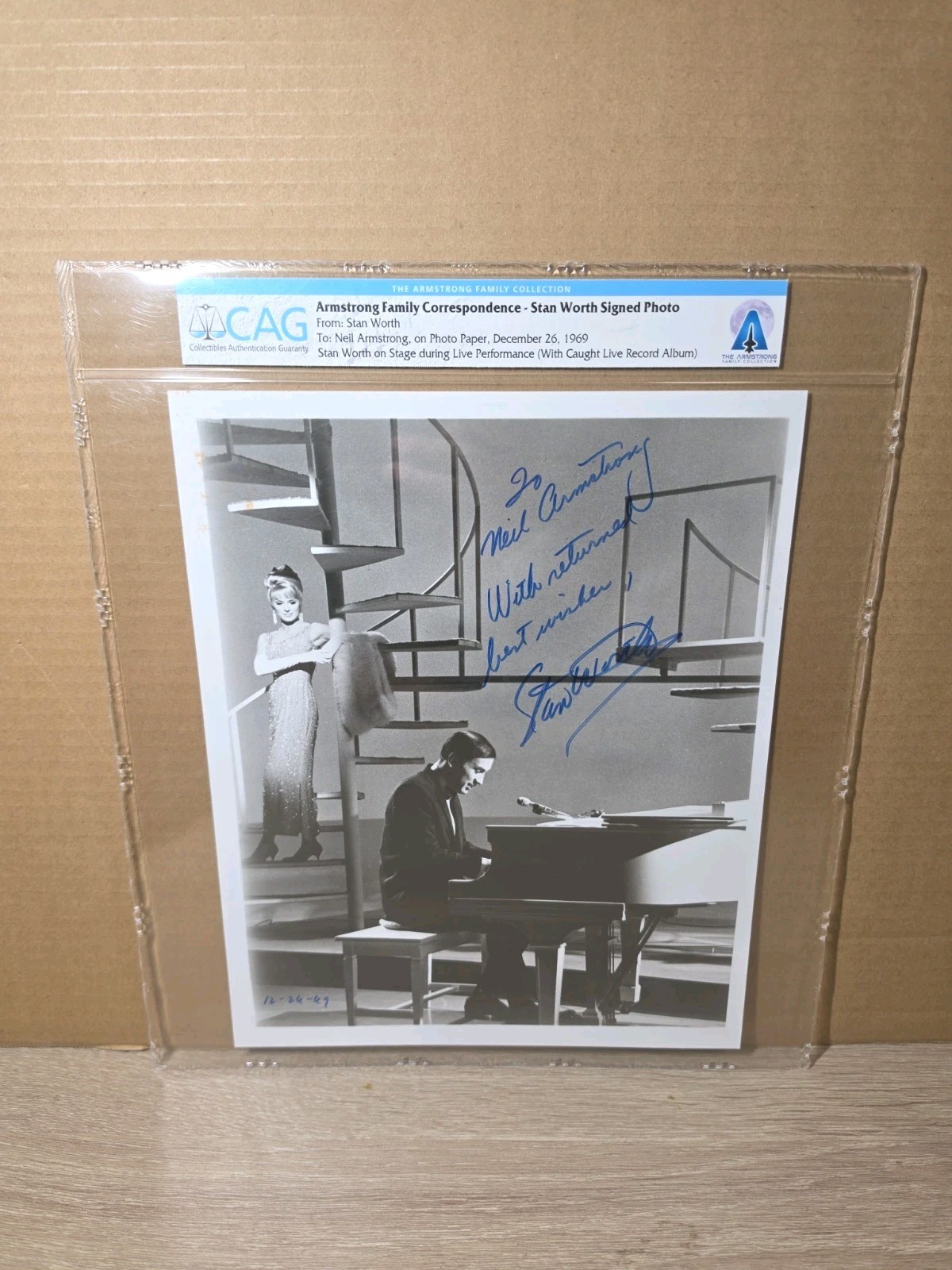 NEIL ARMSTRONG 1969 Stan Worth Signed Photo. RARE (ARMSTRONG FAMILY COLLECTION) 