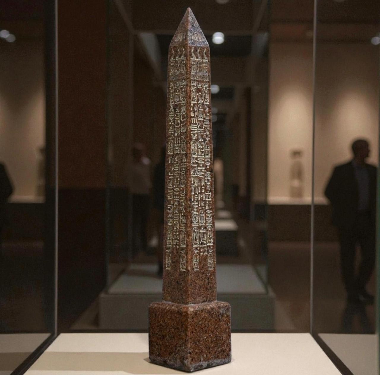 Egyptian Antiquities obelisk of the Egyptian Ramses ||  Made red granite Stone