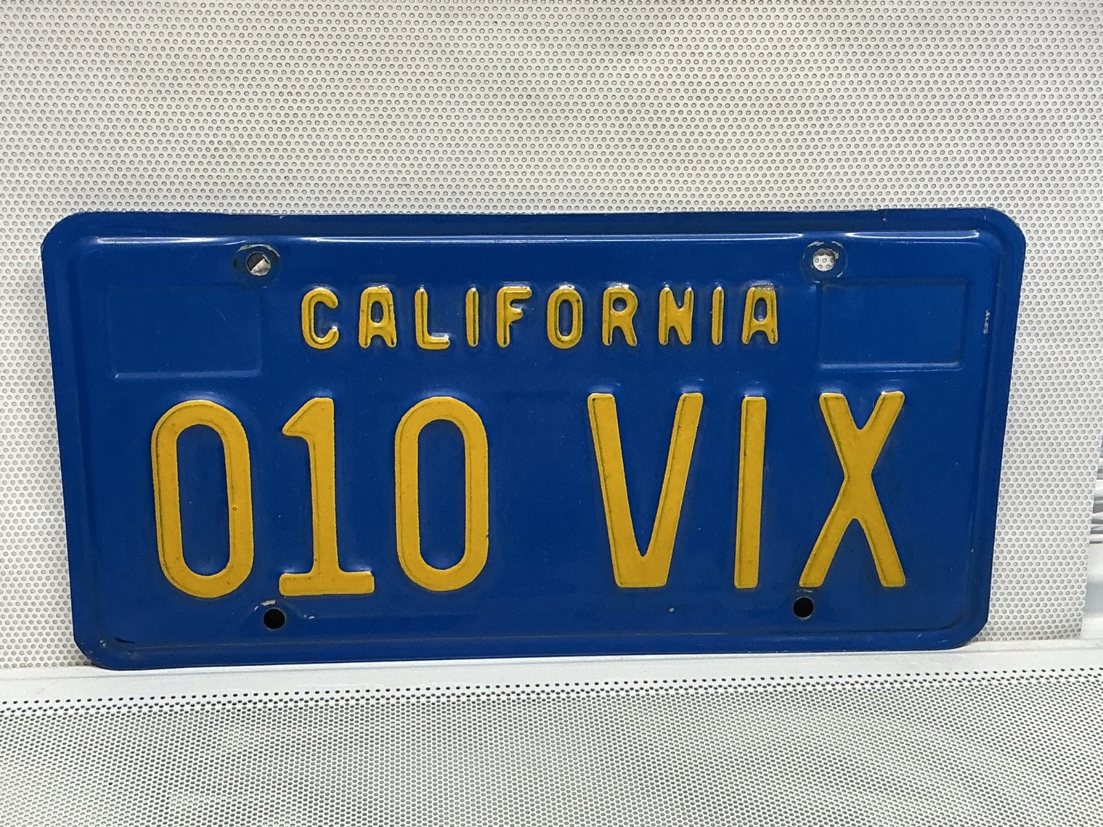 Vintage California License Plate 010 VIX Blue Yellow 70’s Classic
