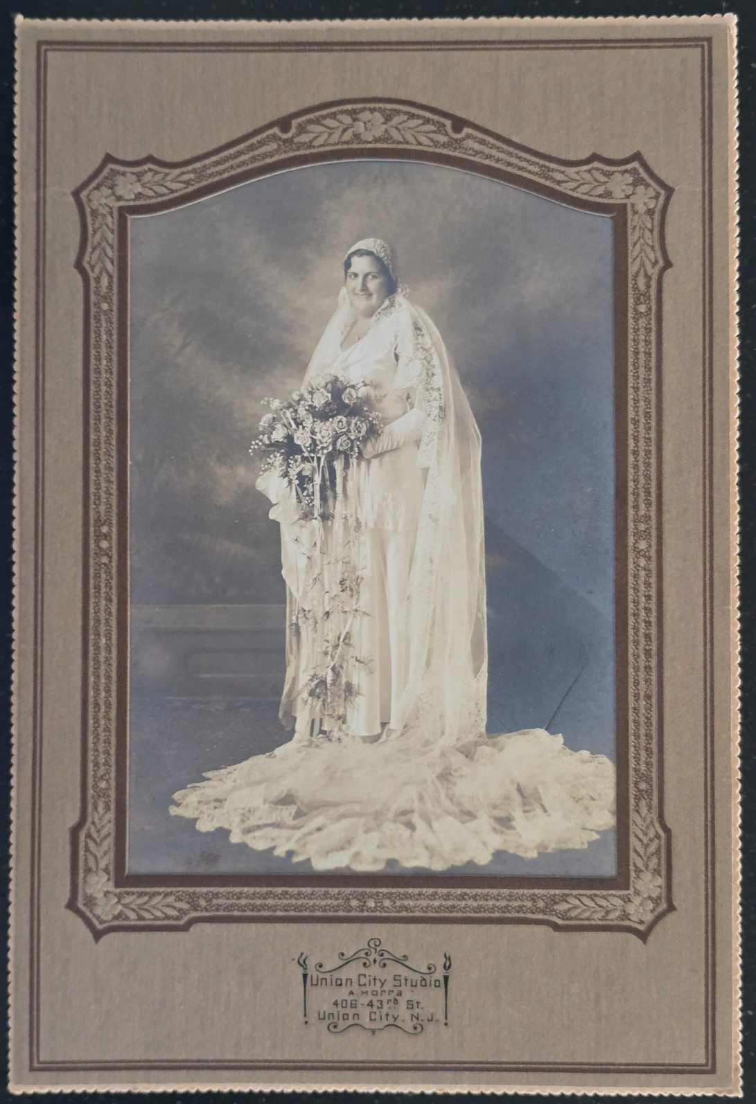 VTG  1920\'s Cabinet Card Photo, Bride in Fabulous Wedding Dress, Union City, NJ