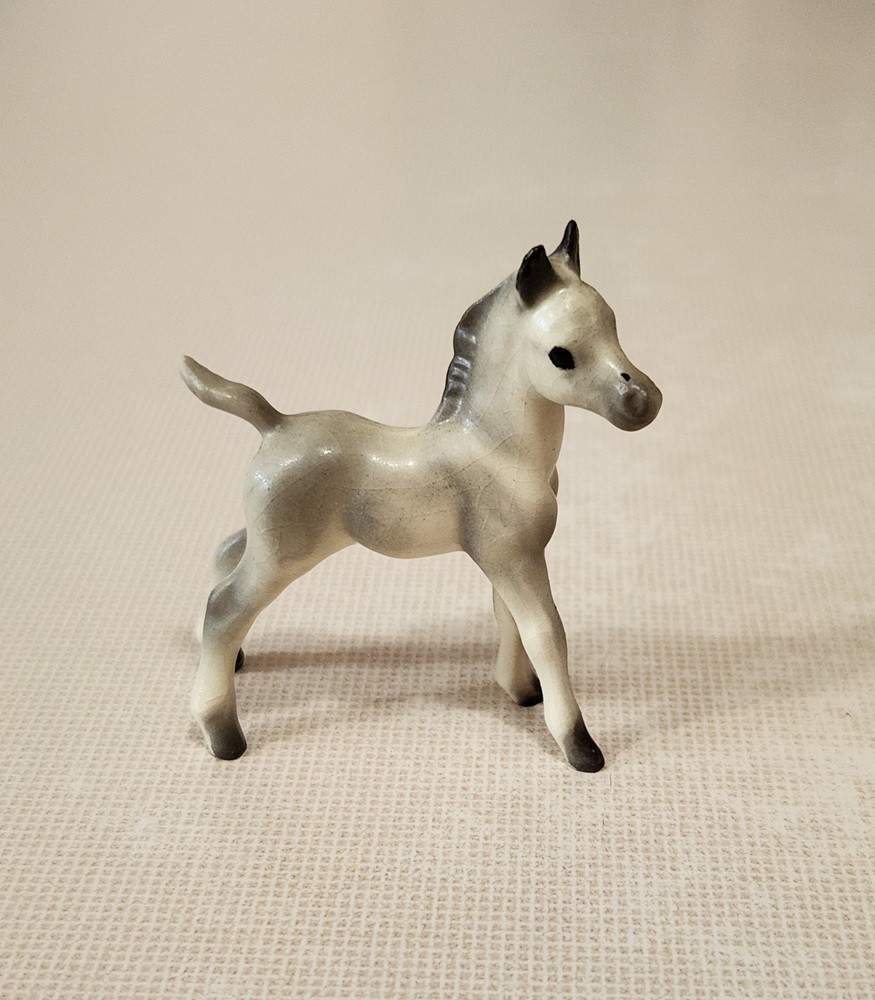 HR Hagen Renaker Horse Matte White Gray Arabian Foal Tail Up Miniature Figurine