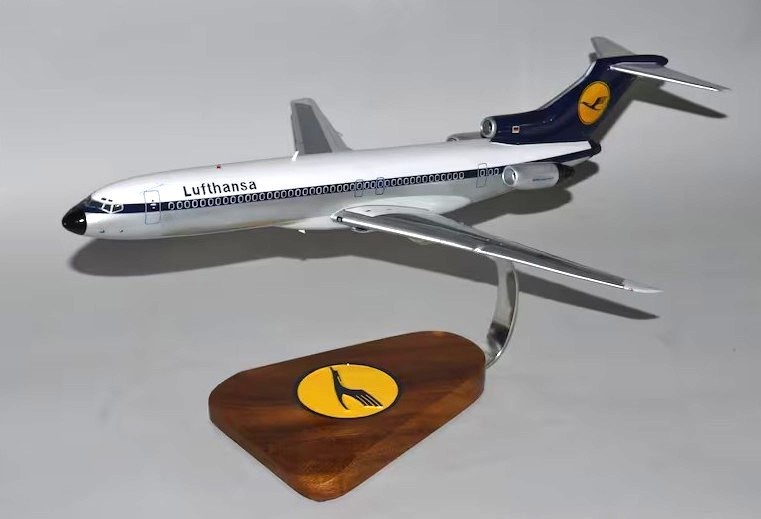 Lufthansa Boeing 727-200 Old Color Desk Top Display Jet Model 1/100 SC Airplane