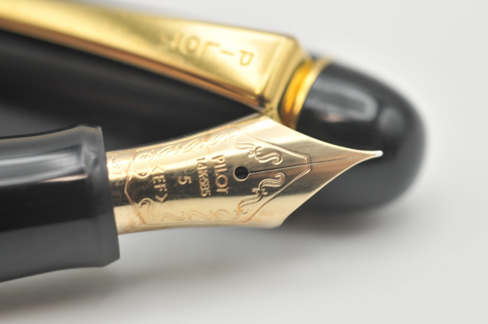 Vintage Pilot Custom 74 Fountain Pen 14K EF Nib w/Converter Black V0908