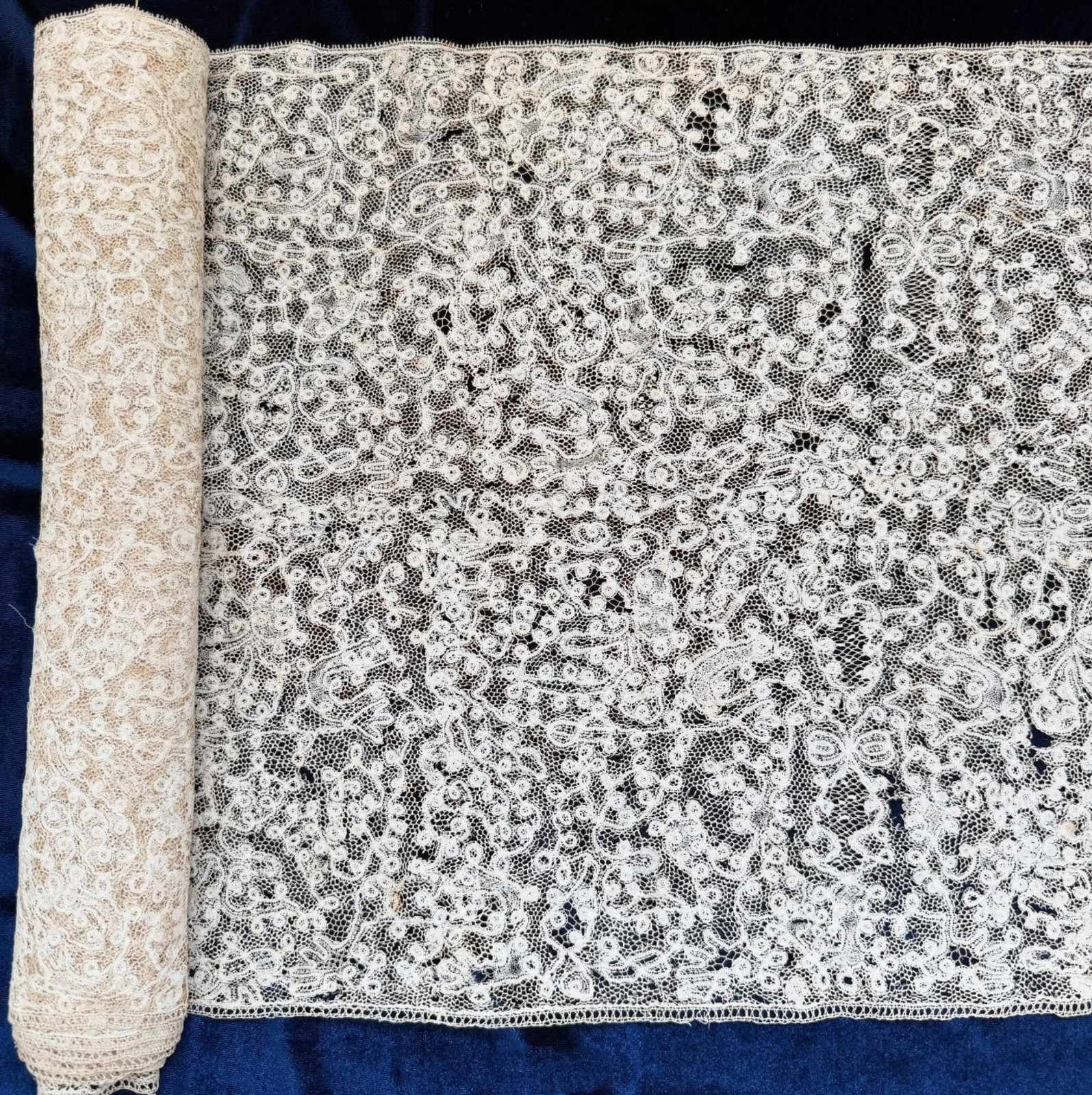 Rare 17th century  Antique Flemish bobbin Lace panel 4 yrds