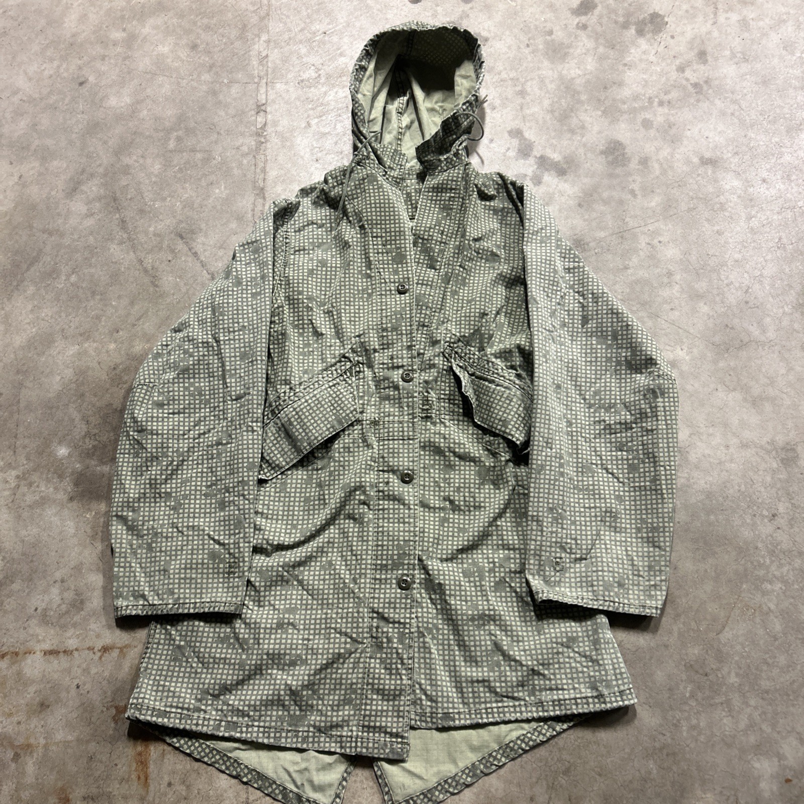 Vtg. 1984 US Army Fishtail Parka Night Camouflage Desert Jacket Coat size small