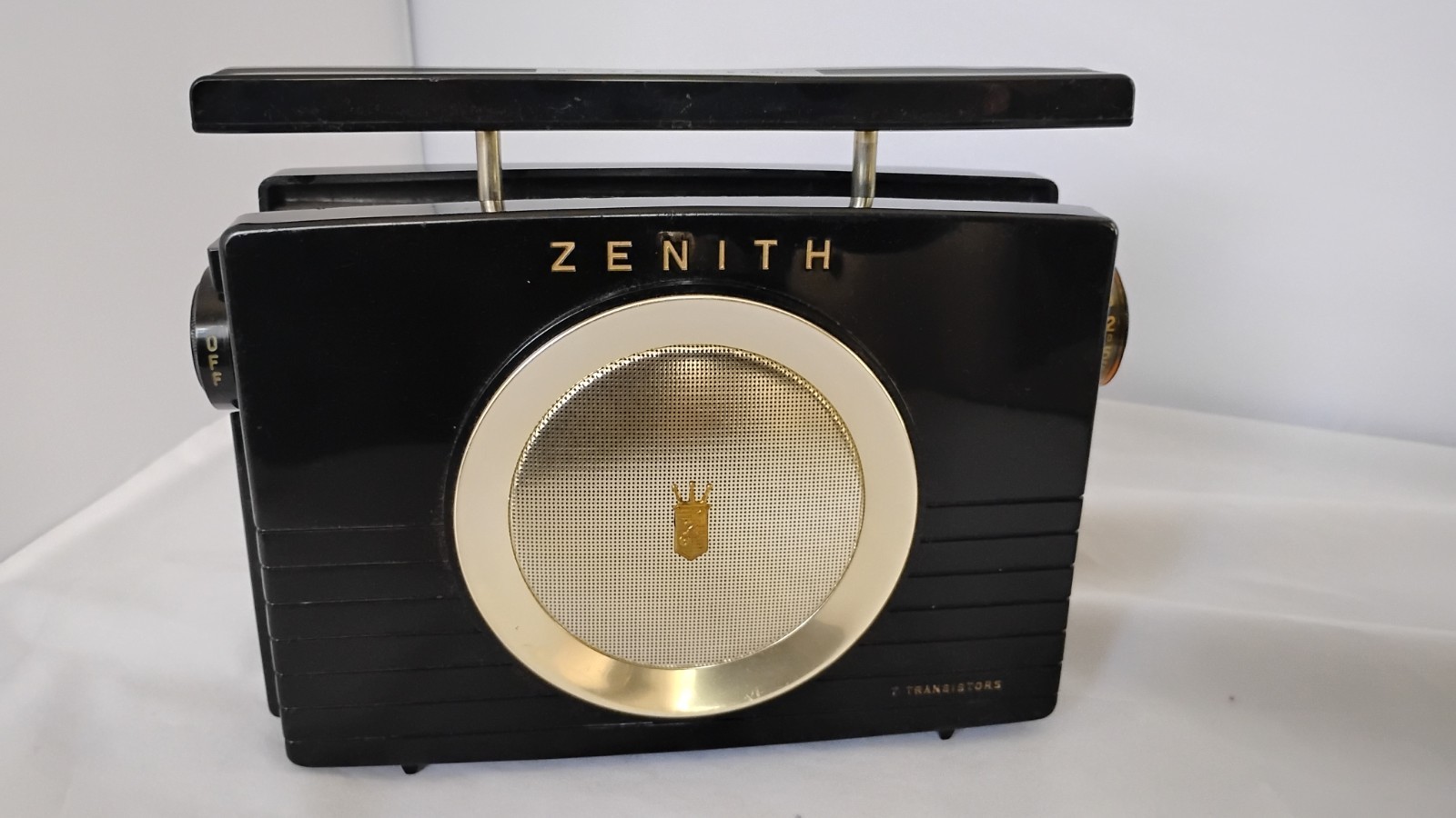 VINTAGE 1950s ZENITH ROYAL 800  TRANSISTOR RADIO With Bag and Rare Leather Case