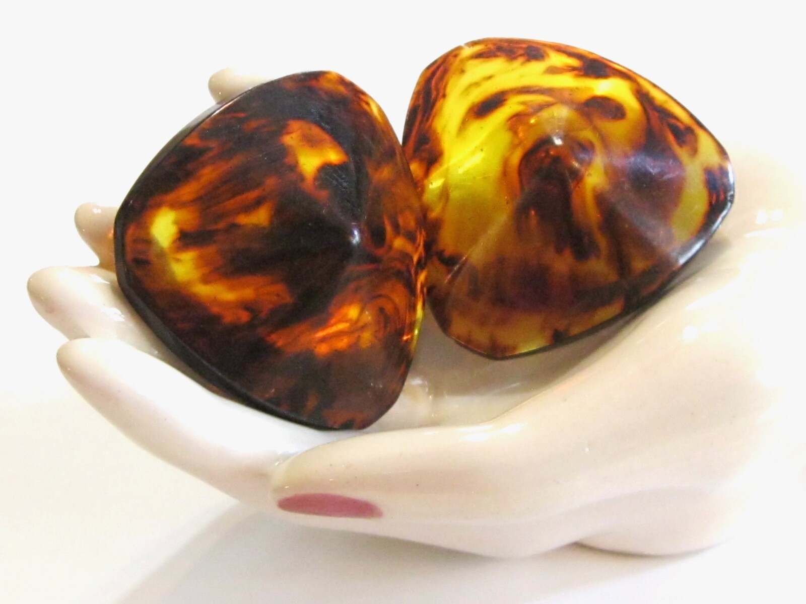 LARGE MOD VINTAGE BAKELITE BUTTON PAIR TORTOISE SHELL ROOT BEER TRIANGLE PYRAMID