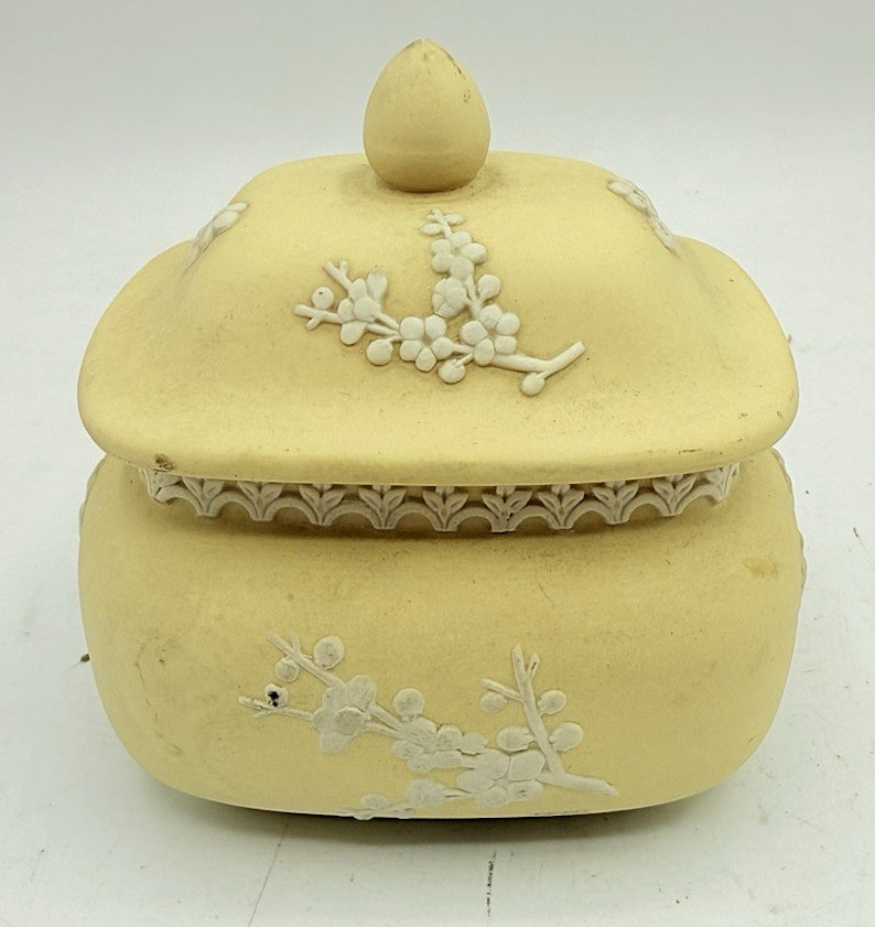 Vtg Wedgwood Primrose Yellow Jasperware Pagoda Trinket Box ENGLAND w/ Lid