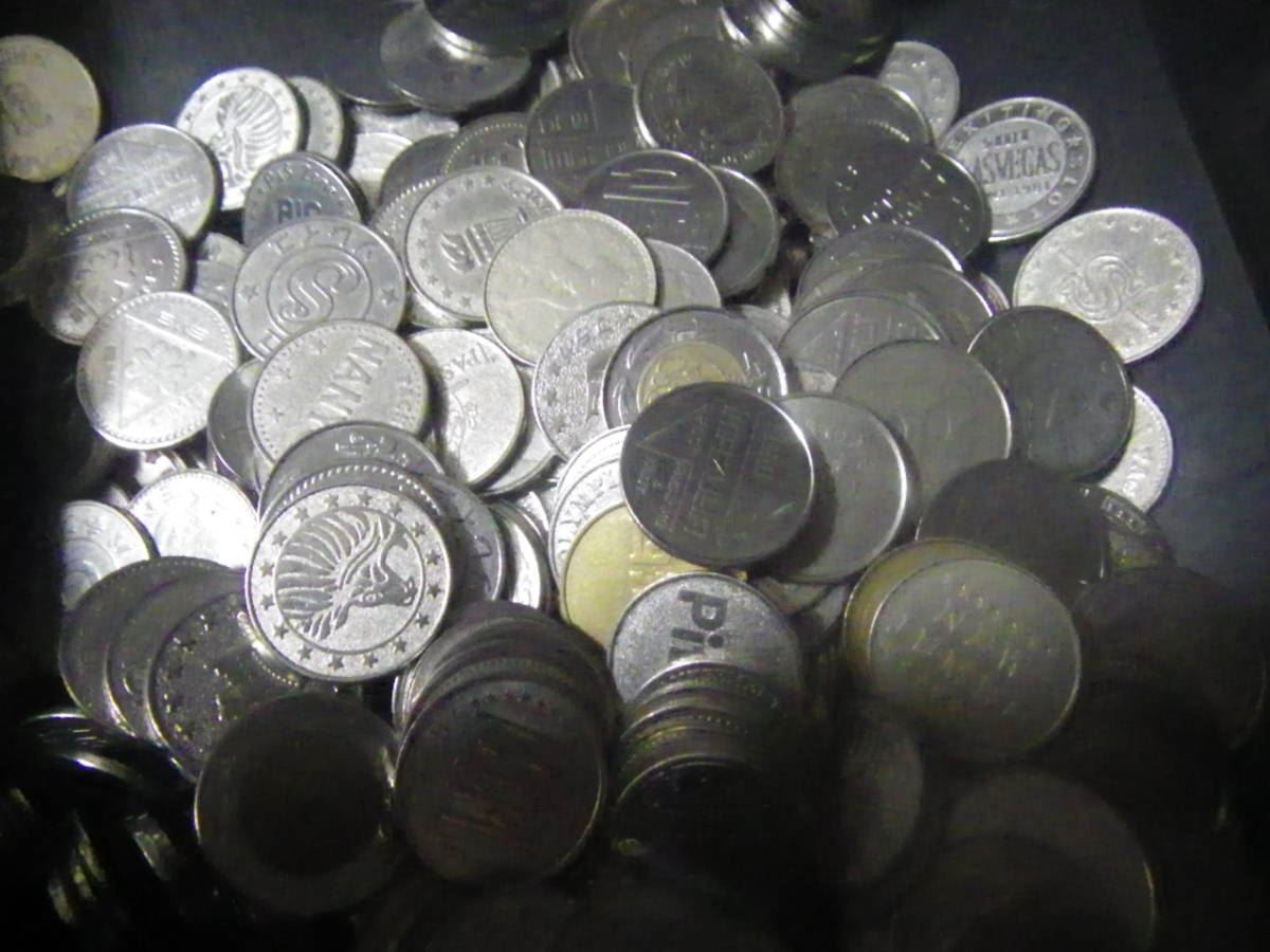 500 MATCHING PACHISLO SLOT MACHINE TOKENS - Standard 984\