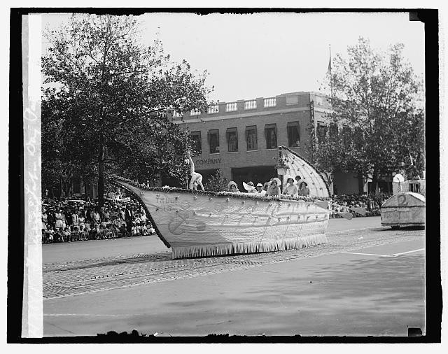 Photo:1929 Firemen\'s Labor Day Parade Float and Crowd