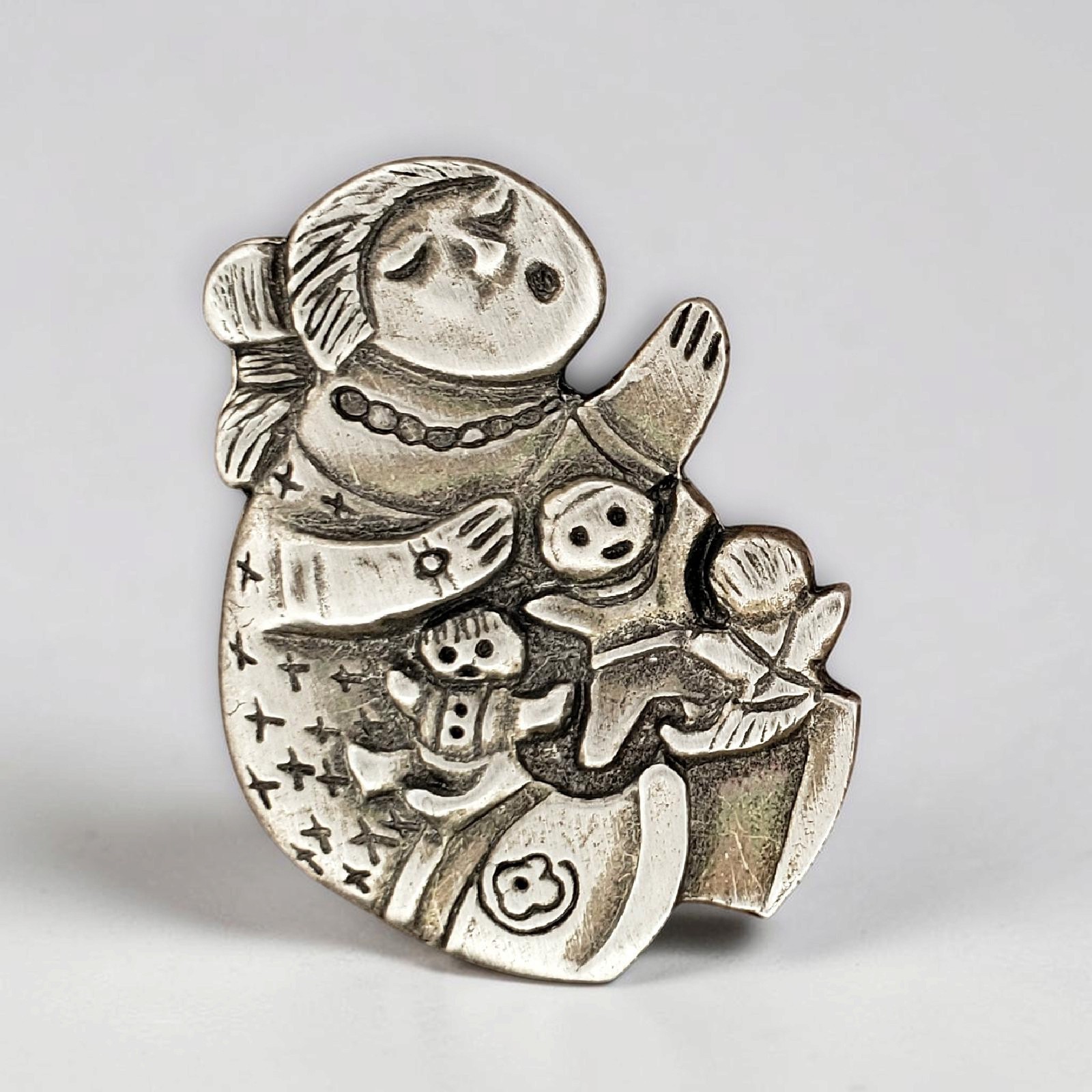 Vintage Native American Storyteller Lapel Pin Silver Tone Pueblo Mother Children