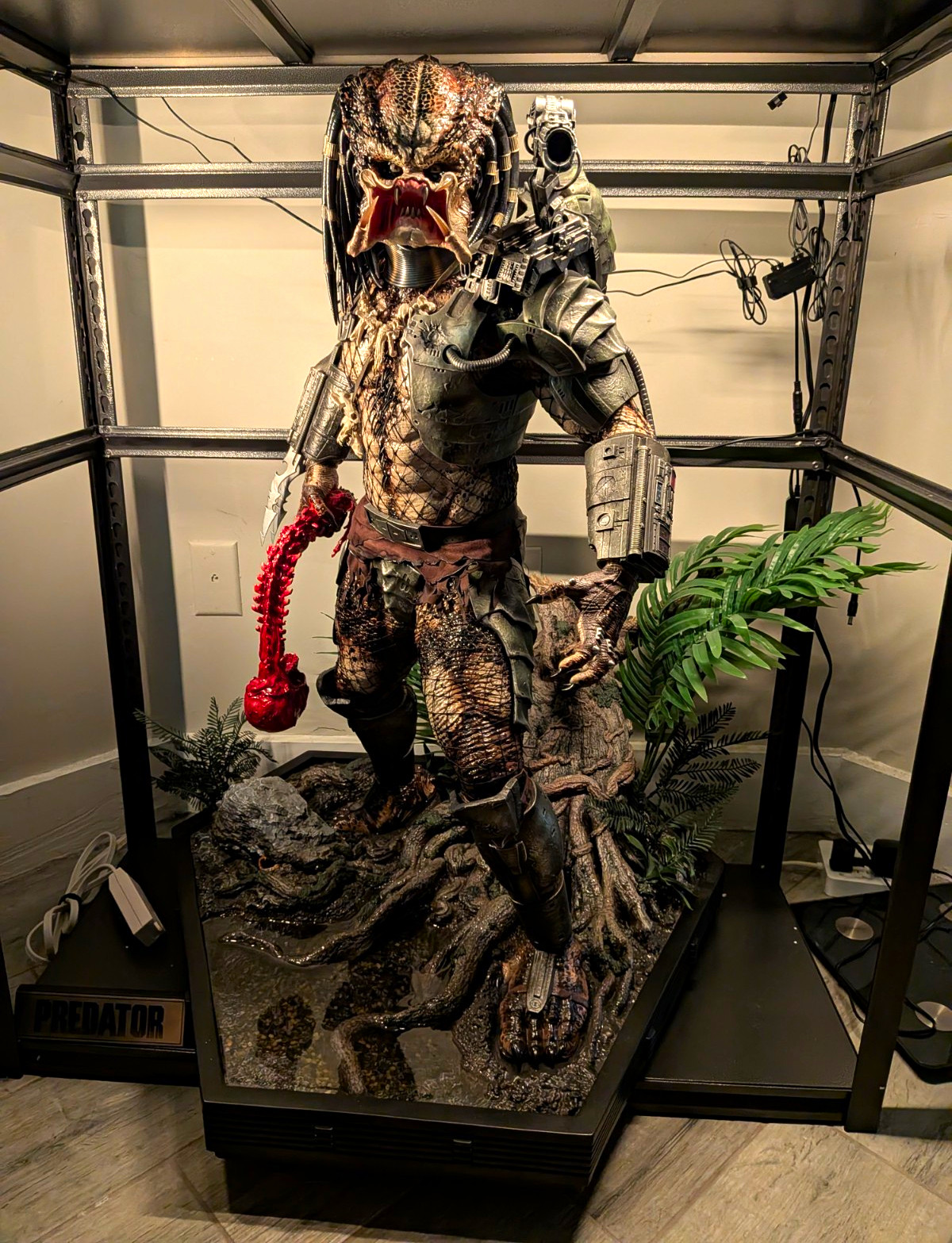 Prime 1 Studios Jungle Hunter Predator Regular Edition with Bonus Spine