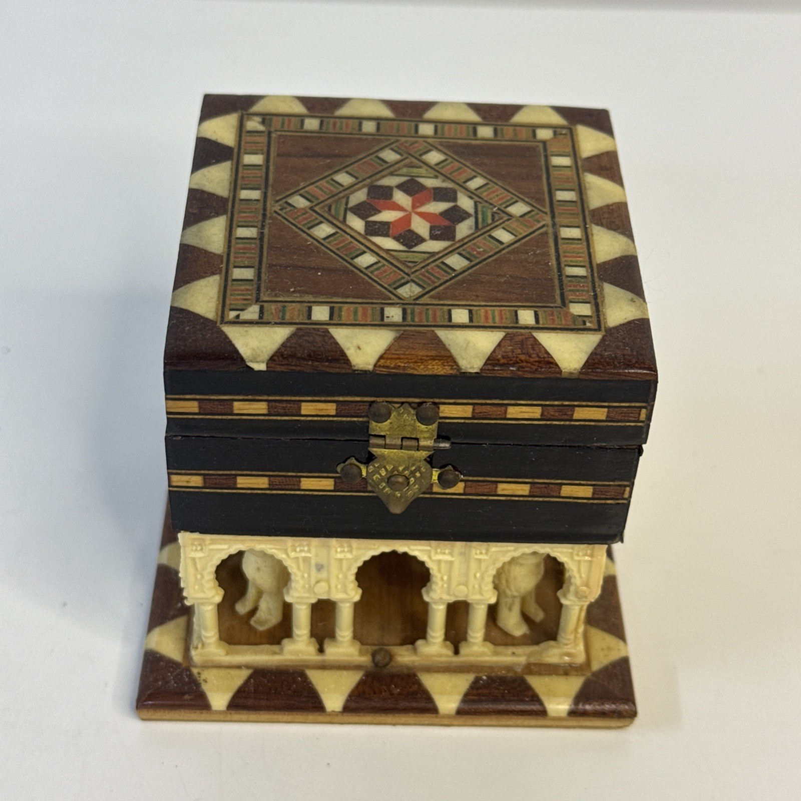 Vintage Marquetry Inlaid Wood Alhambra Palace Jewelry Box - Court of The Lions