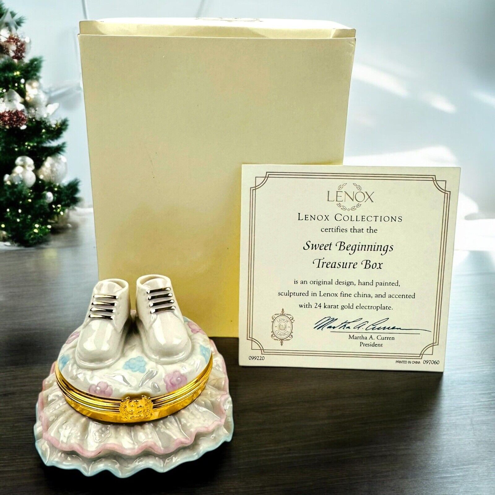 Lenox SWEET BEGINNINGS Baby Shoes Treasure Trinket Box New In Box w COA