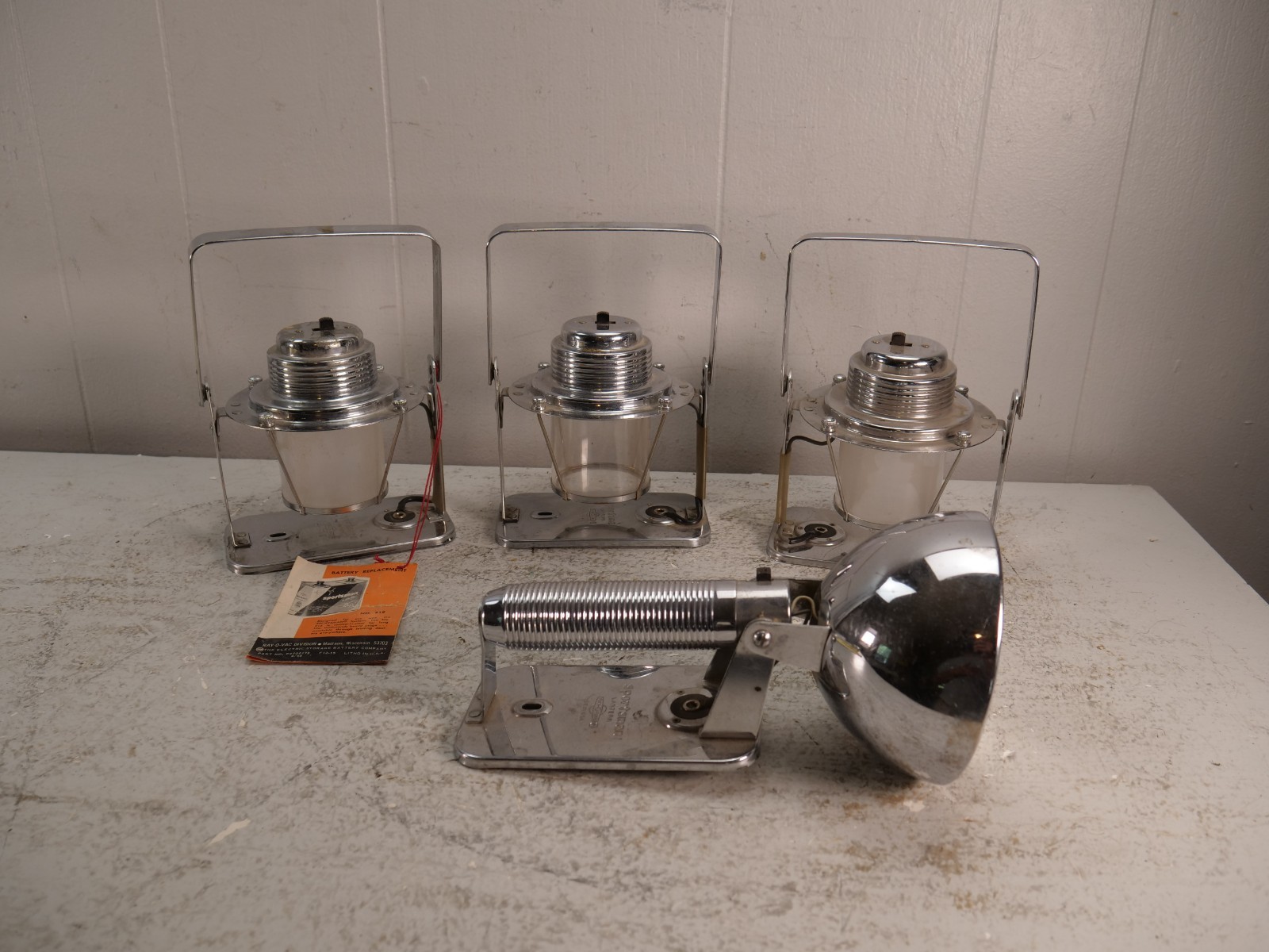 Vintage Ray-O-Vac Sportsman Lantern And  Flashlight Lot