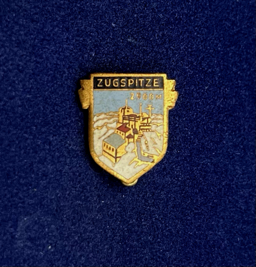 VINTAGE ZUGSPITZE SOUVENIR TRAVEL PIN BADGE/ VILLAGE / APPROXIMATELY 5/8
