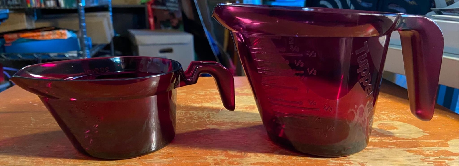 Tupperware Micro Pitchers Set 2 Measuring Cups Spoons Purple #5100A-1 5101A-1