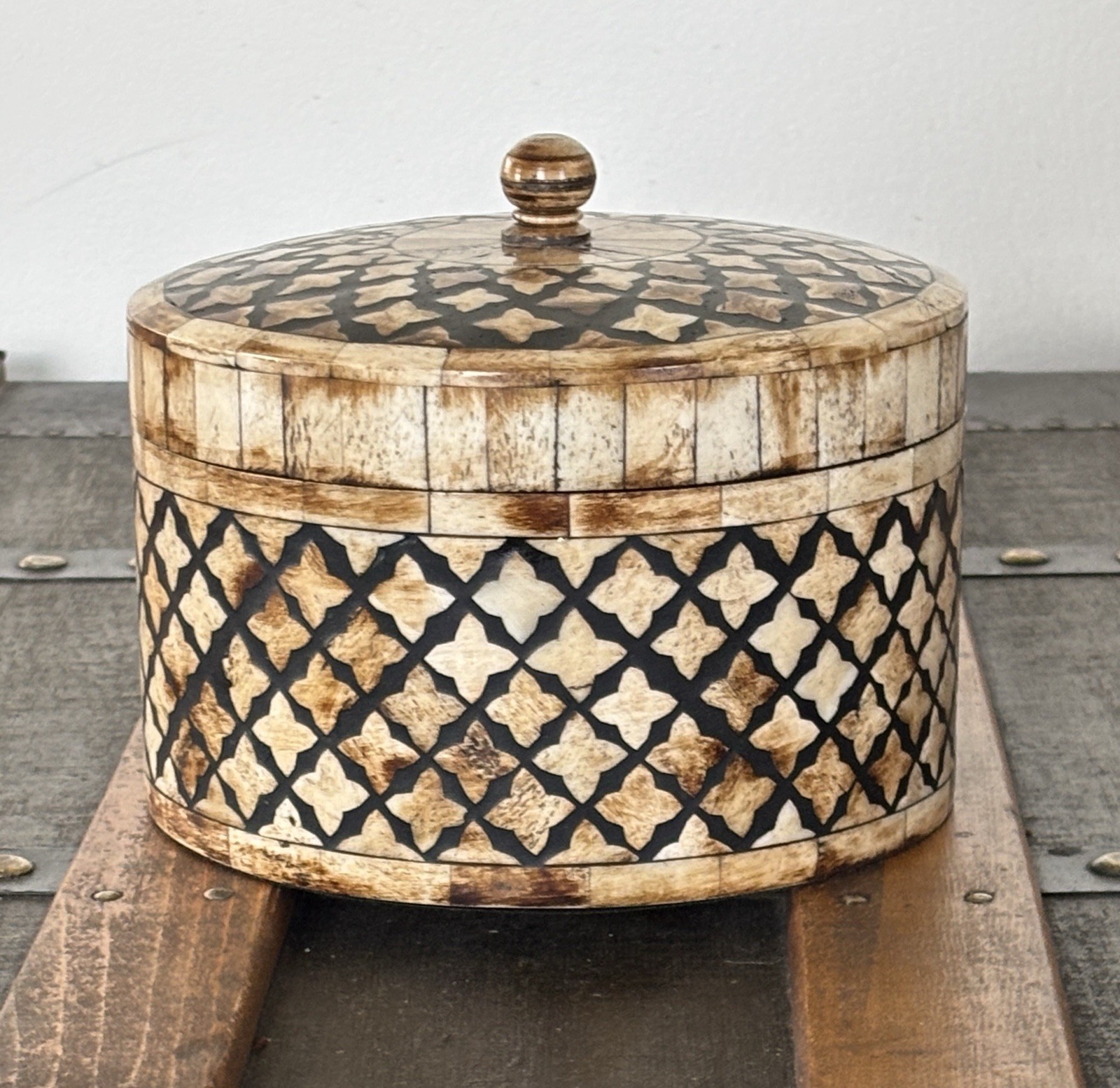 Maitland Smith Tesselated Box Geometric Bone Round Mosaic Jewelry Chest