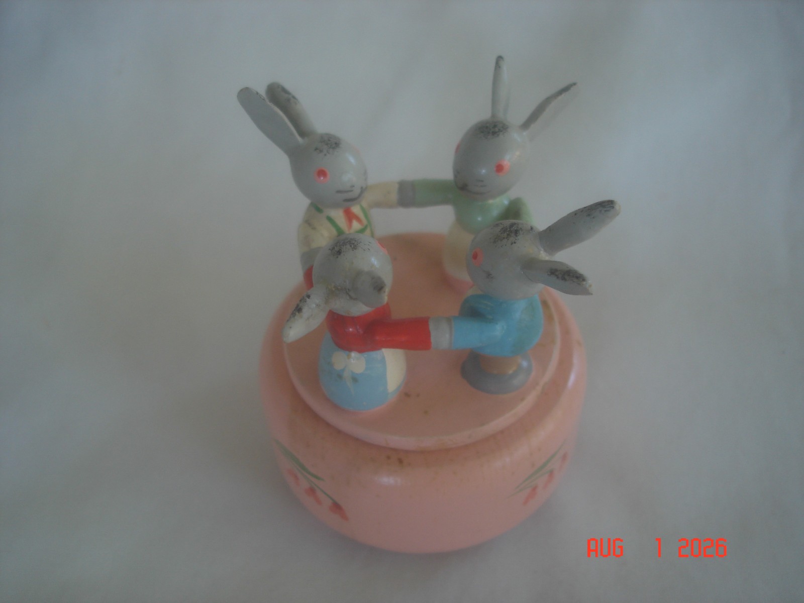 FUN Vtg. ITALY SMALL WOODEN EASTER BUNNIES in a CIRCLE PINK TRINKET BOX