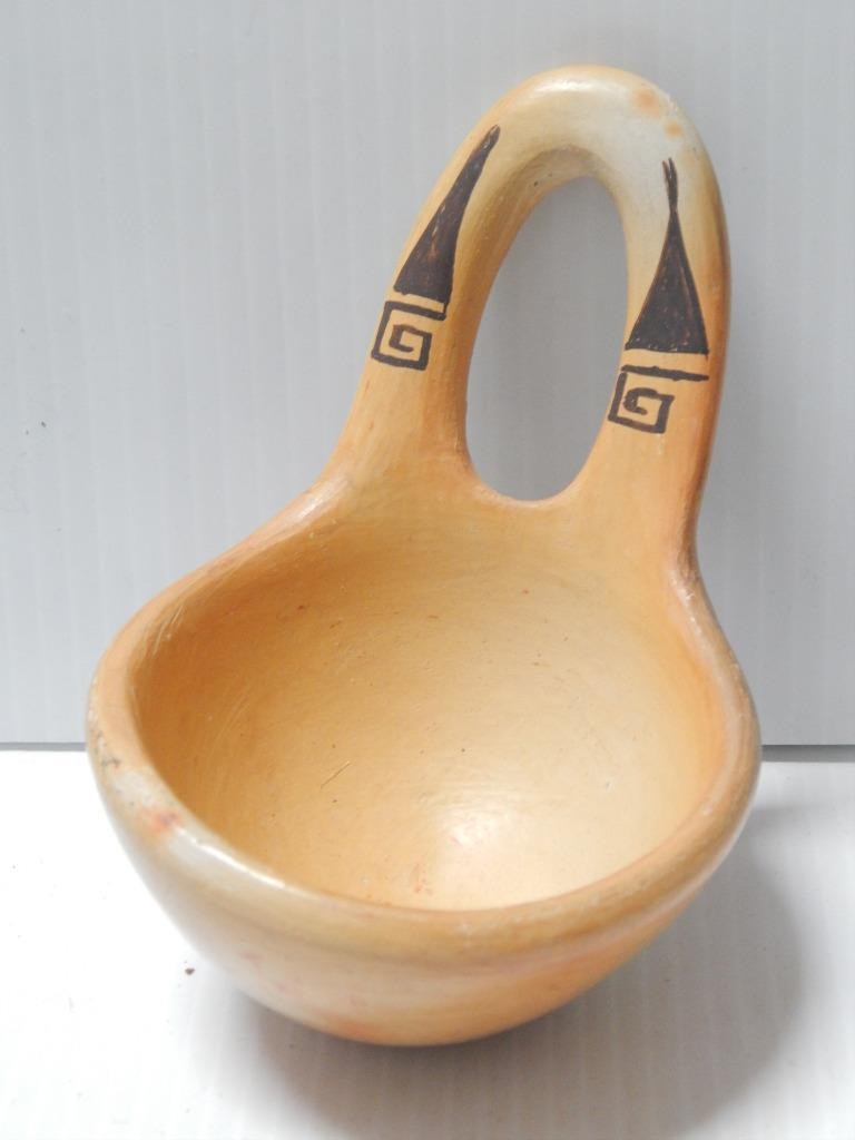 ANTIQUE  / VINTAGE HOPI POTTERY SPOON / PERSONAL CORN MEAL FONT POTTERY POT - A+