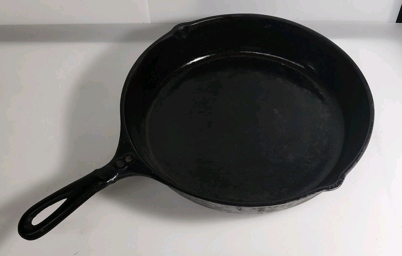 Vintage Early Lodge Cast Iron #8 X Raised Number Skillet Pan Made In USA 