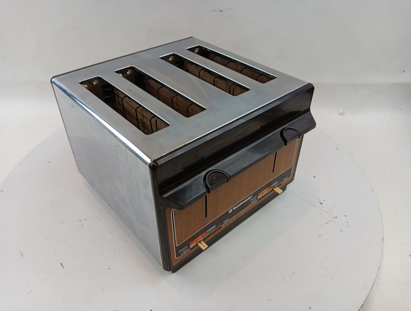 Vintage Toastmaster Toaster D147 2 Lever 4 Slice Made In USA -Tested Works GUC