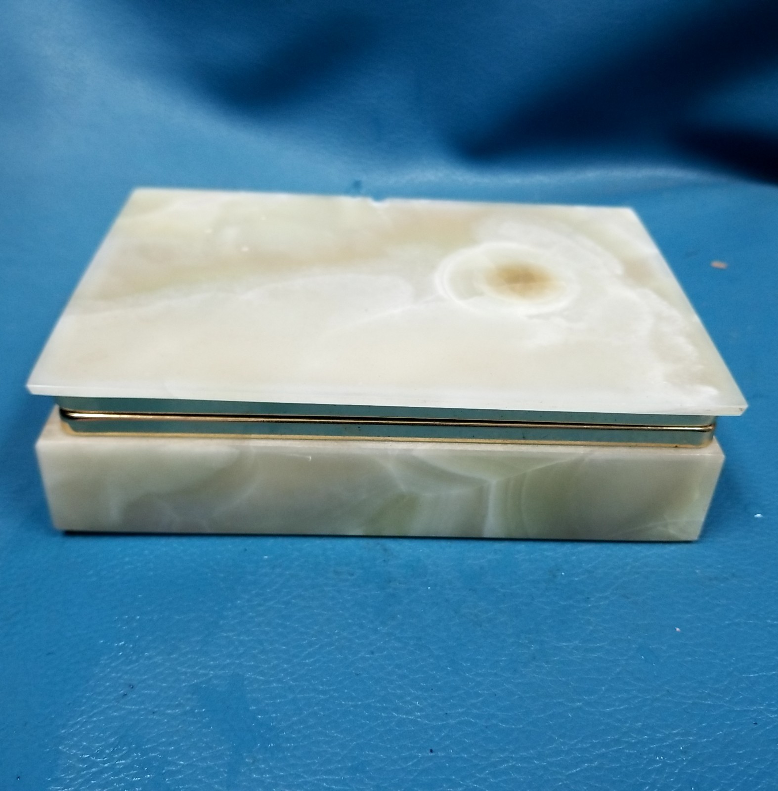 VTG Onyx Alabaster Hand Carved Jewelry Trinket Box w Green Liner 6.2