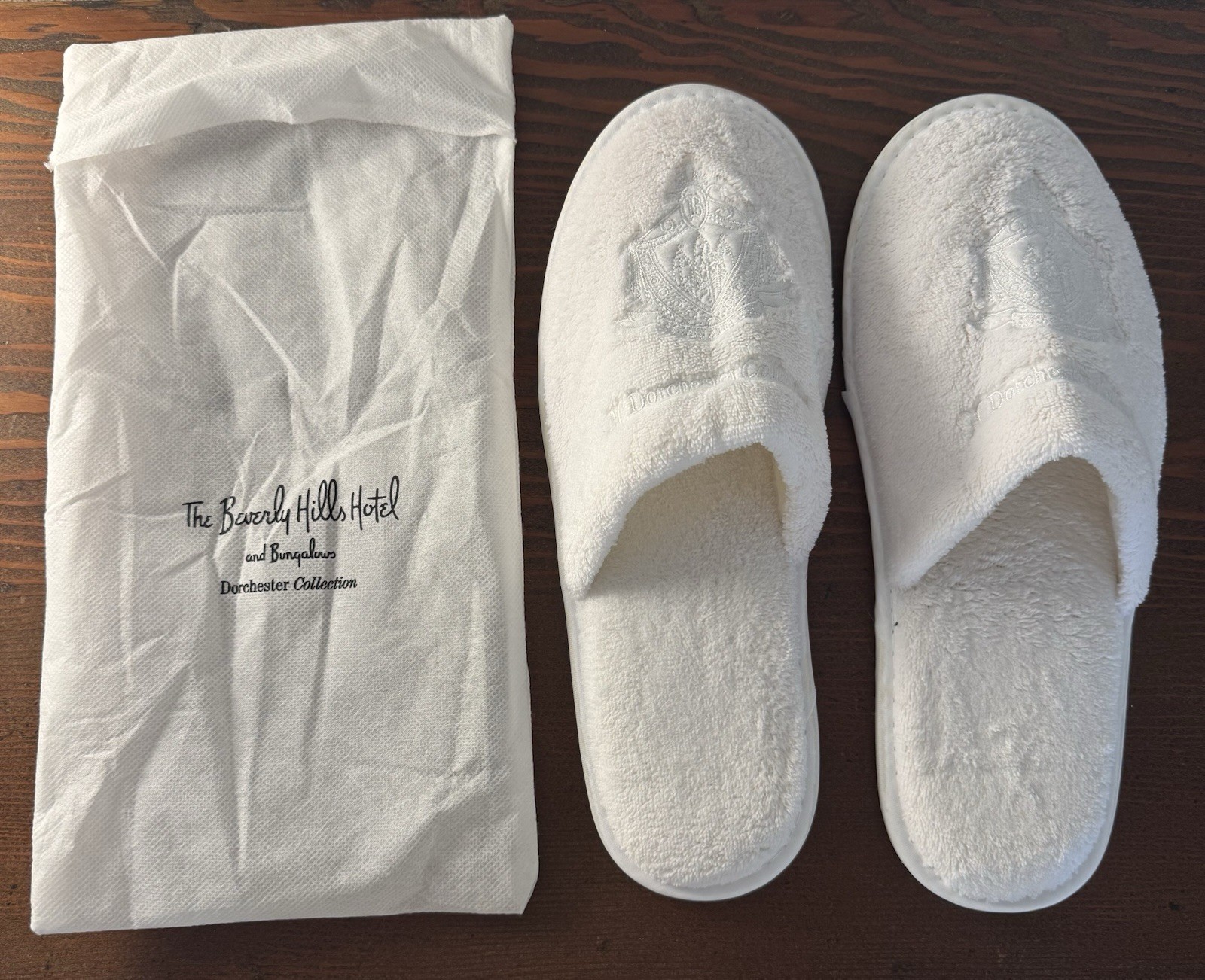 BEVERLY HILLS HOTEL DORCHESTER COLLECTION SLIPPERS NEVER WORN UNISEX