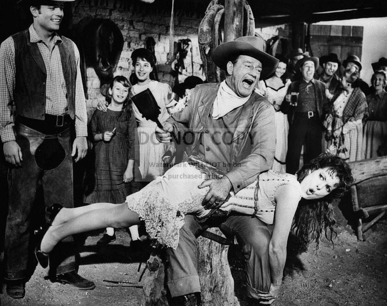 JOHN WAYNE & MAUREEN O\'HARA IN \