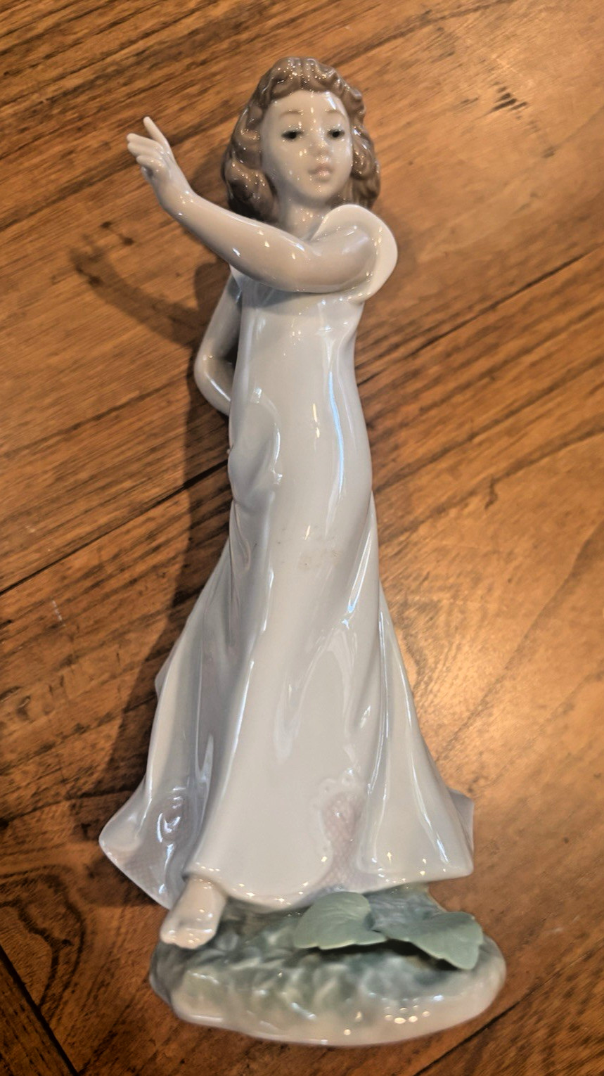 Lladro 6990 Bellflower, Symbol Of Gratitude, Retired Collectible Figurine No Box
