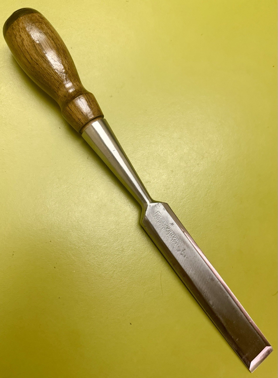 Outstanding ca1918 vtg TH WITHERBY 7/8” Bevel edge Cabinet chisel Tuned & SHARP