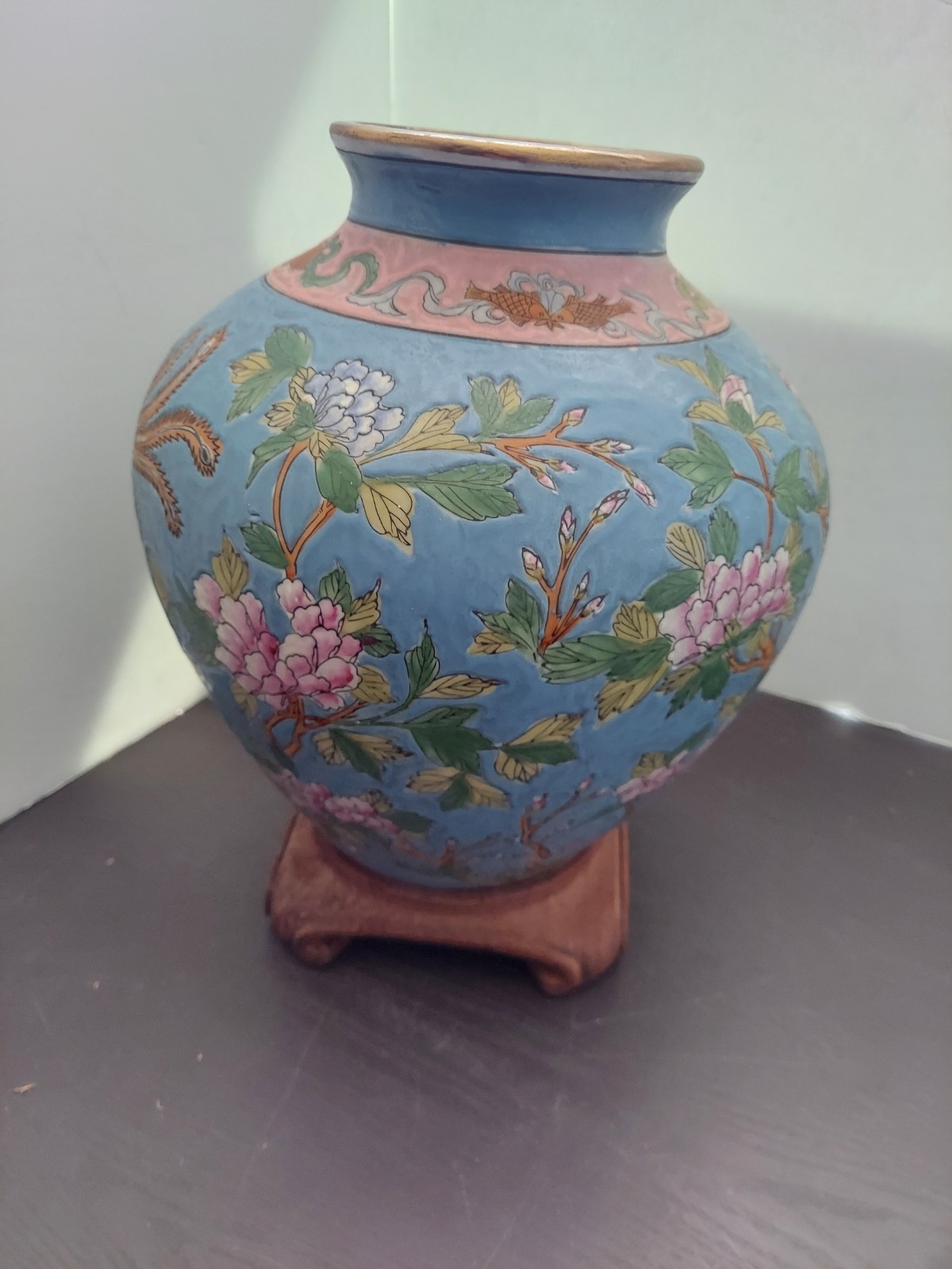 Chinese Macau Famille Rose Porcelain Vase 10.5\