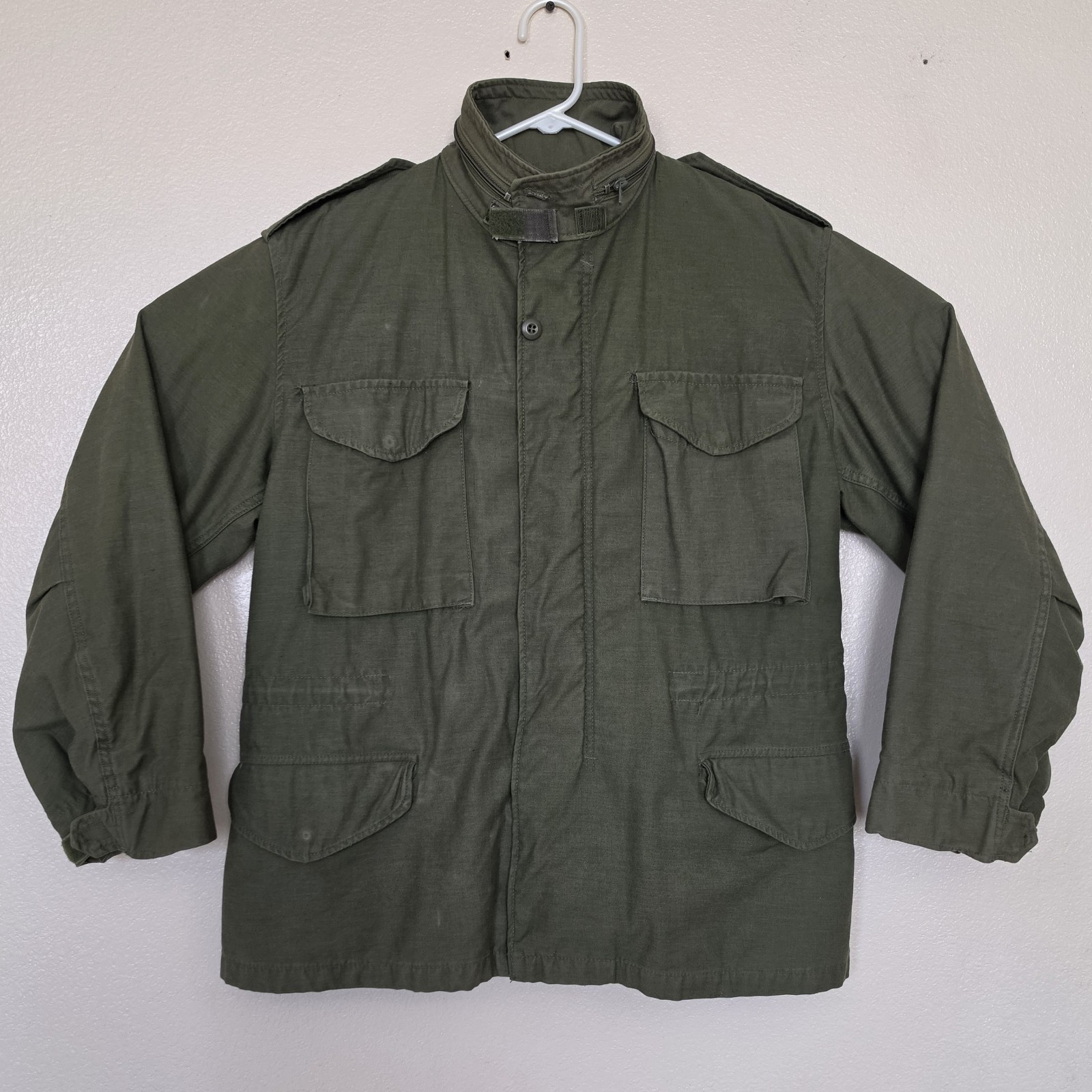 Vintage 1980s M-65 Field Jacket OG-107 Medium Short Olive Green Coat USGI Army
