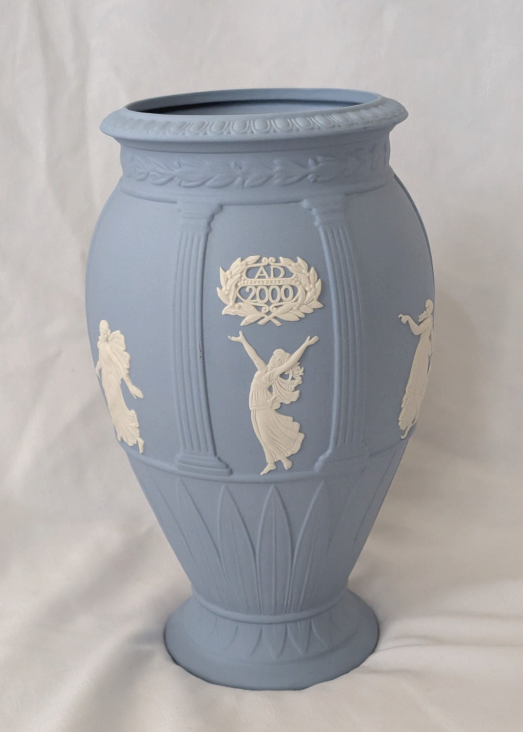 Vtg WEDGEWOOD Blue Jasperware Millenium 2000 Collection Dancing Hours Vase 8\