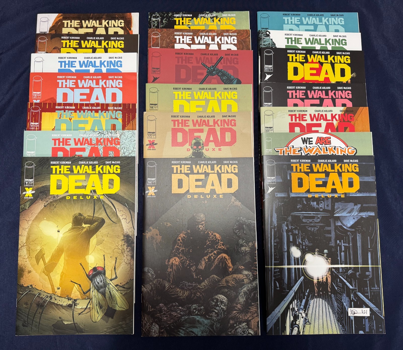 Massive Lot of Walking Dead Deluxe : 122 Comics : Most Issues From #9-133