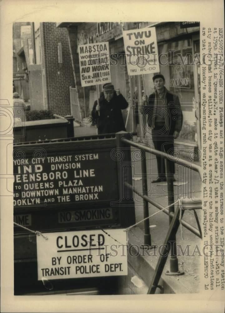 1966 Press Photo Pickets and a sign signify a subway strike in New York