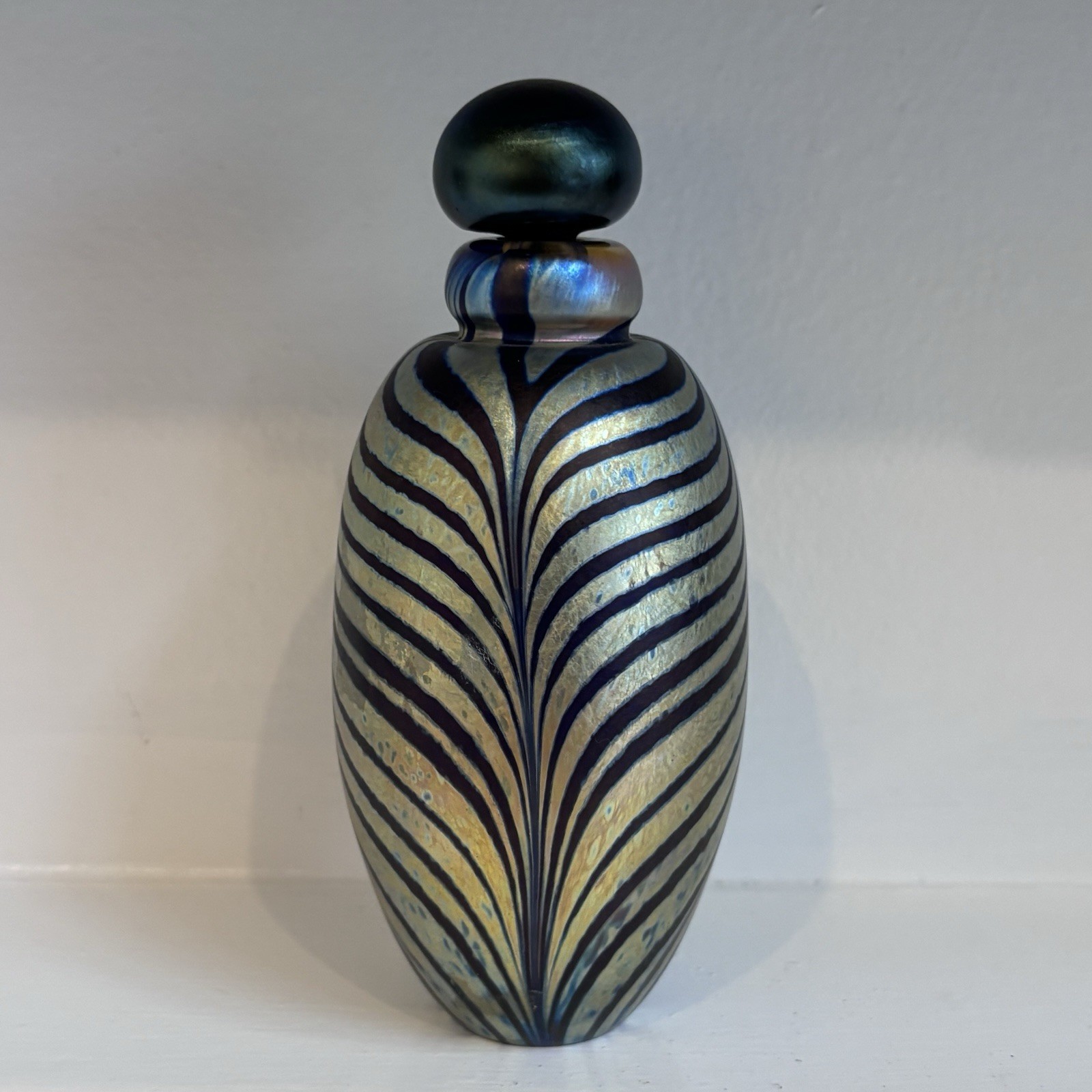 Vtg 1981 Robert Held Signed Art Glass Pulled Feather Iridescent Bottle + Stopper