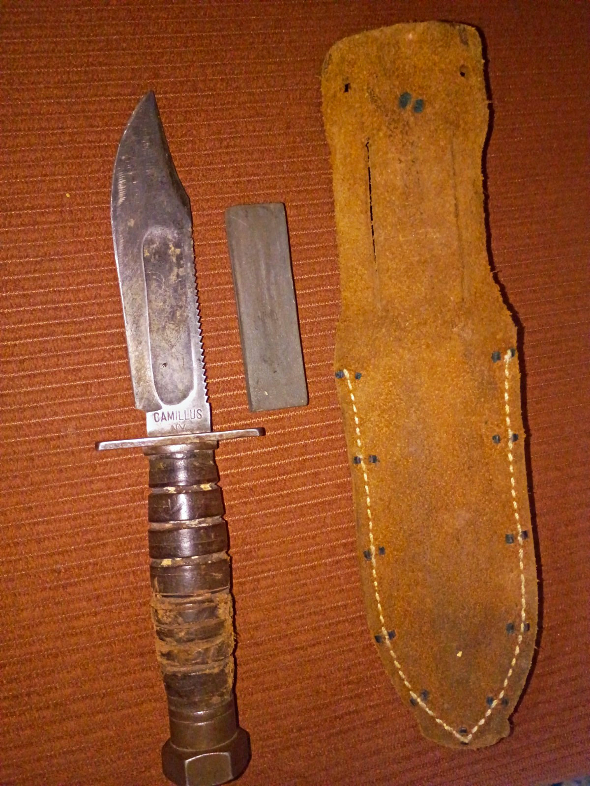 Vintage Camillus N.Y. Pilot Survival Fixed Blade Knife & Leather Sheath
