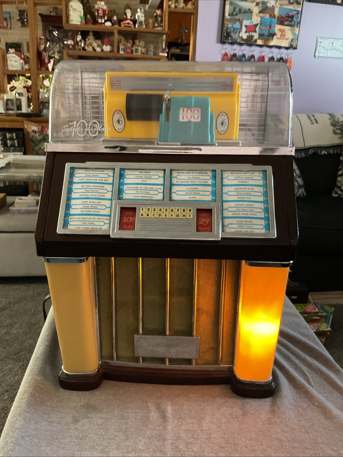 Thomas Collector's Edition Jukebox Style Model 1960 AM FM Radio Cassette Player