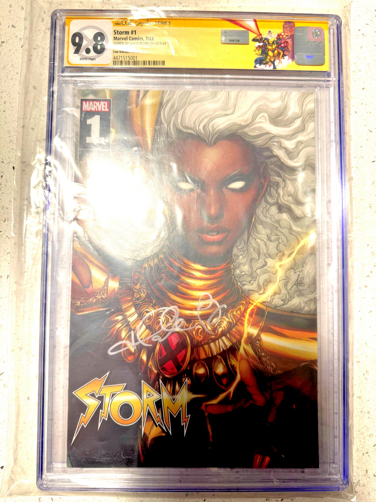 CGC Signature Series 9.8 Storm #1 Halle Berry Signature L@@K