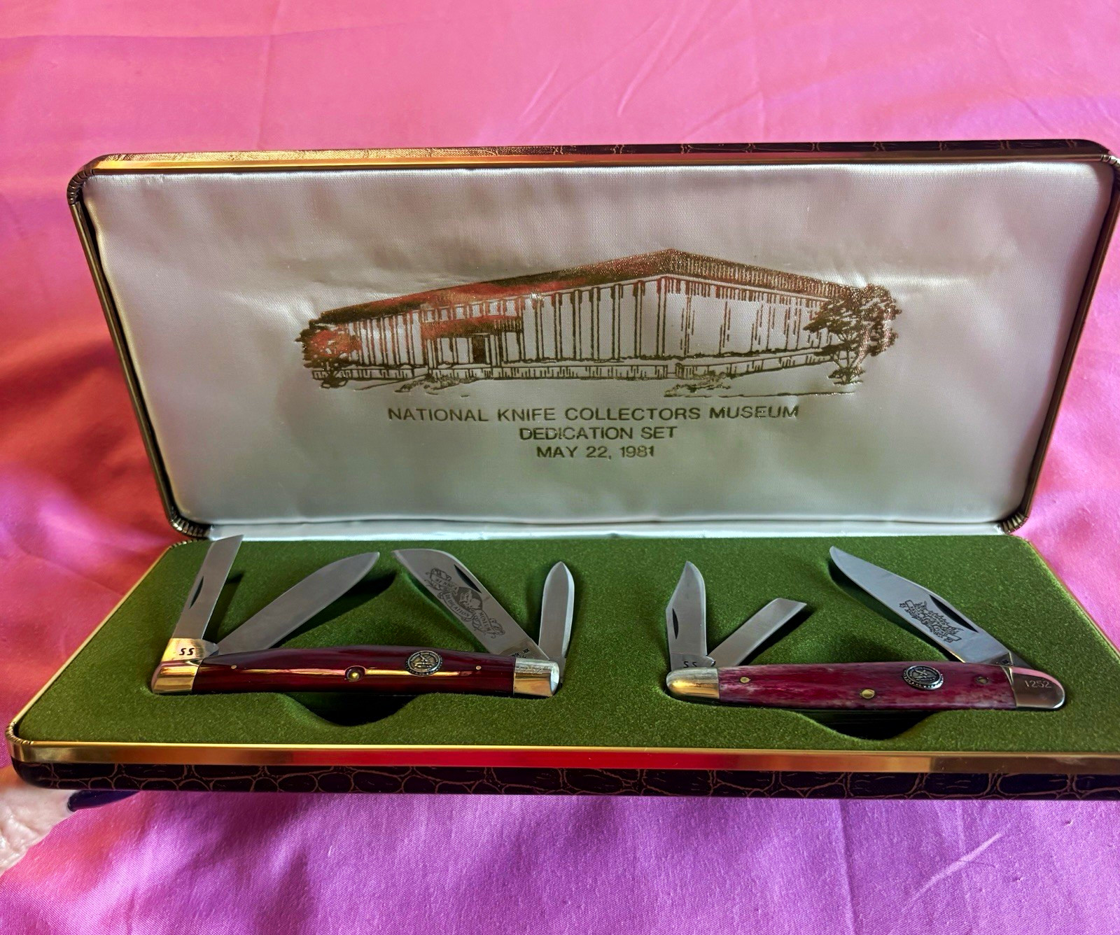 Case XX 8 DOT 1981 National Knife Collectors Museum Dedication Set,2 Knives NIB