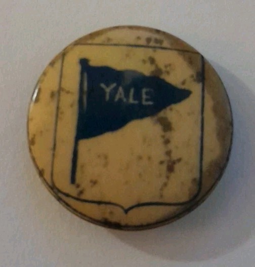  Yale University Pinback Button Blue Flag Alumni Pin Old Late 19th Century 