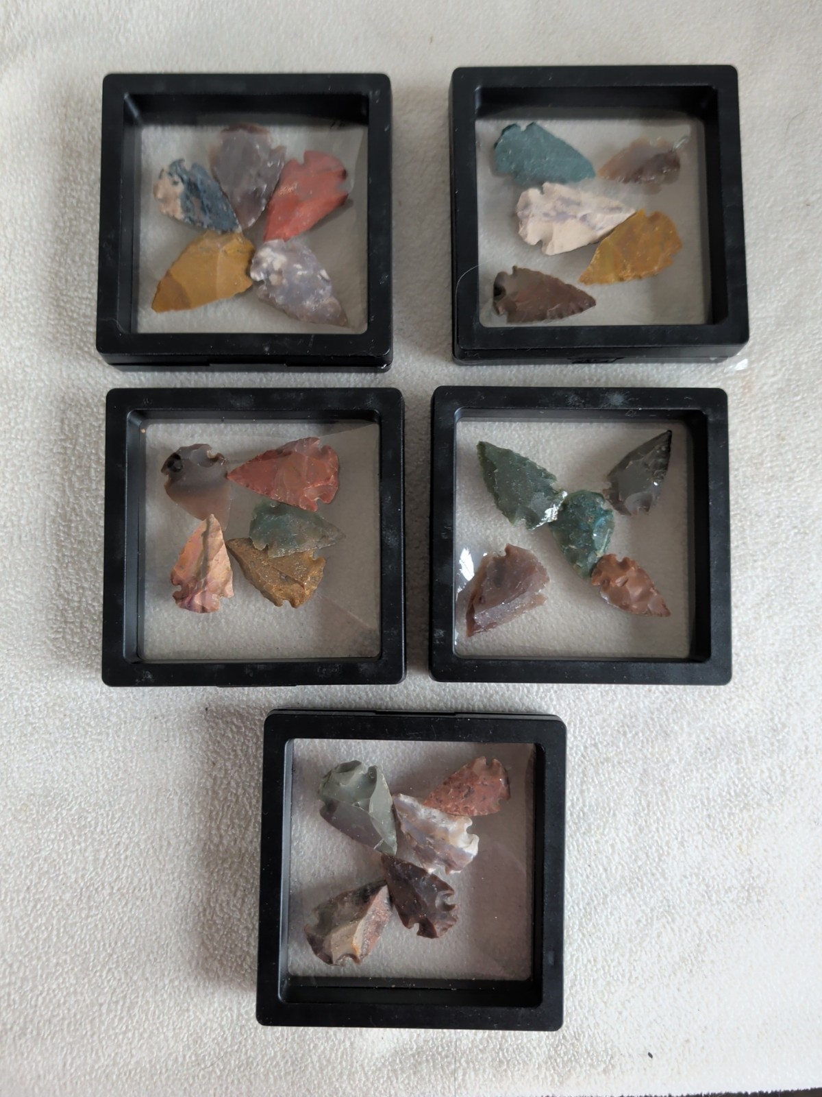 NICE LOT OF 5 SMALL  BIRD POINT ARROWHEADS In  2 3/4”X2 3/4” DISPLAY CASE