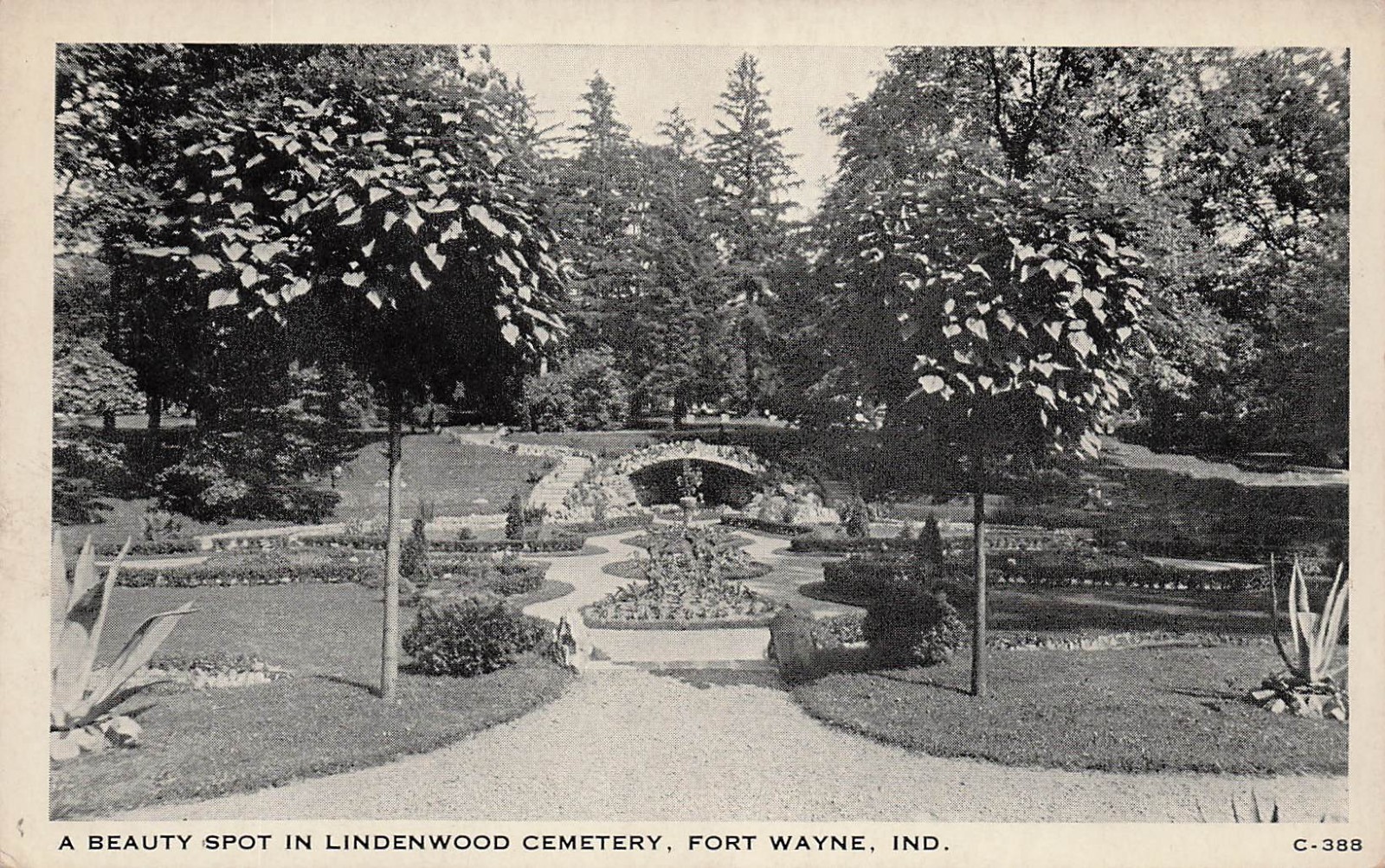 Fort Wayne IN Indiana Lindenwood Cemetery Gardens Stone Bridge Vtg Postcard 38A