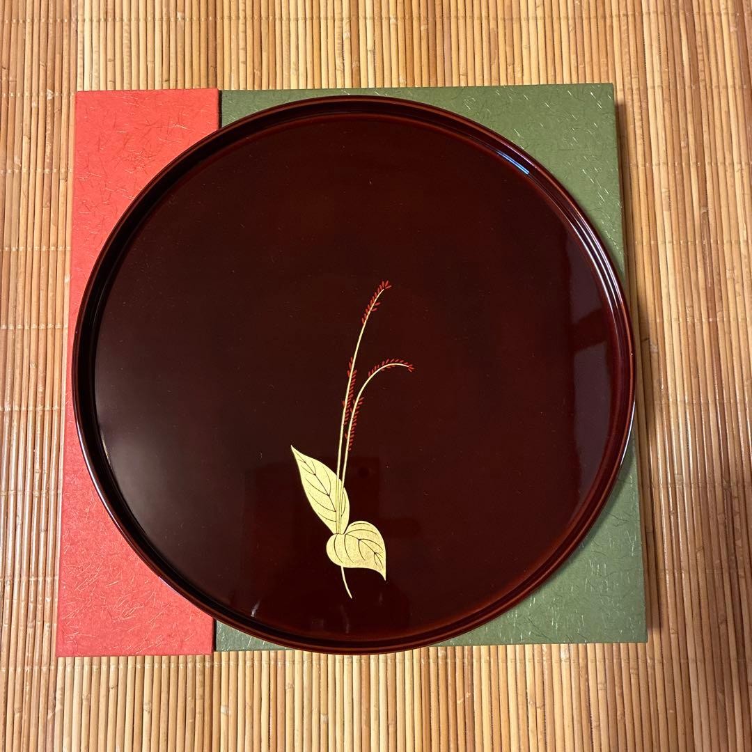 Zohiko Lacquerware Round Tray with Makie Flower Pattern, 11.8in