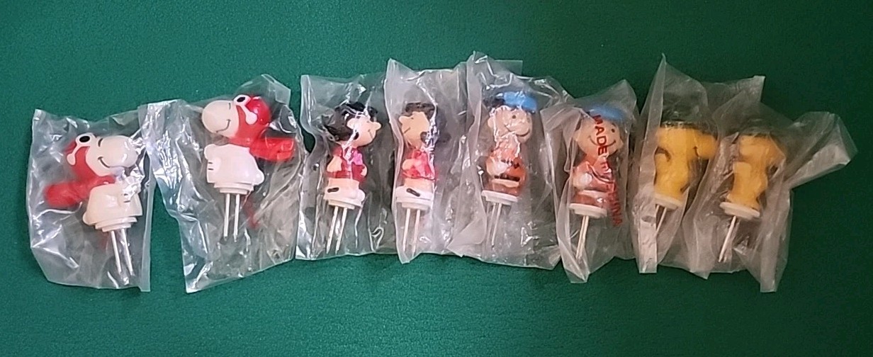 Vtg A Charlie Brown Thanksgiving Snoopy and Gang Corn Holders, NOS, Set of 4