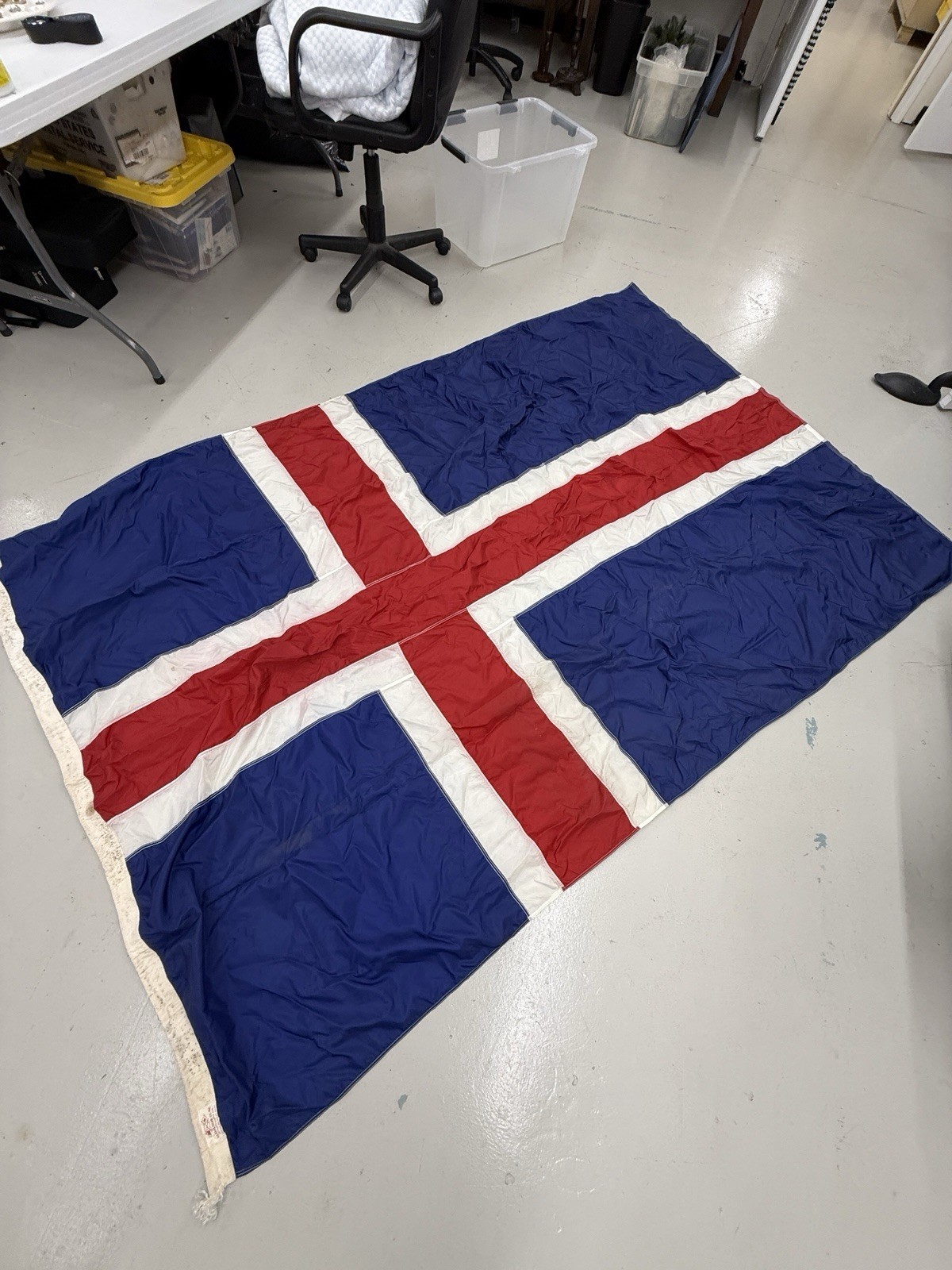 Vintage 8 1/2 ft c 5 1/2 ft Wide Iceland US Flag & Signal Co Inc g07