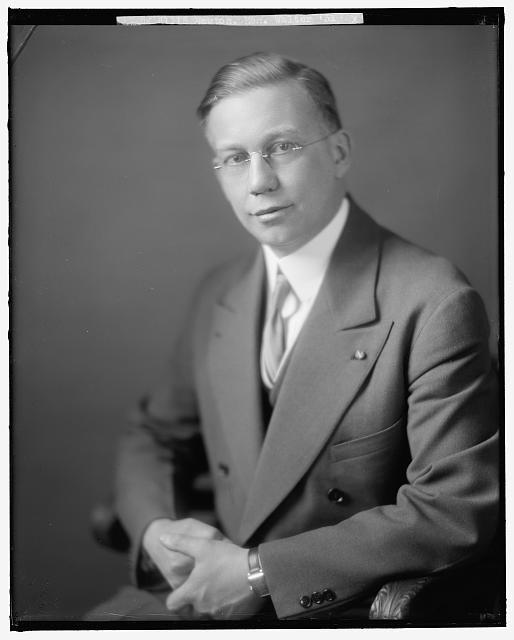 Photo:Hon Walter Newton Portrait in Suit and Glasses