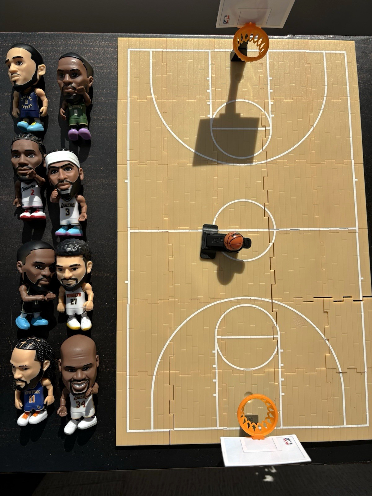 ZURU 5 NBA Mini Basketball Player 8 Figures Set w/ Court Playset LeBron Kawhi
