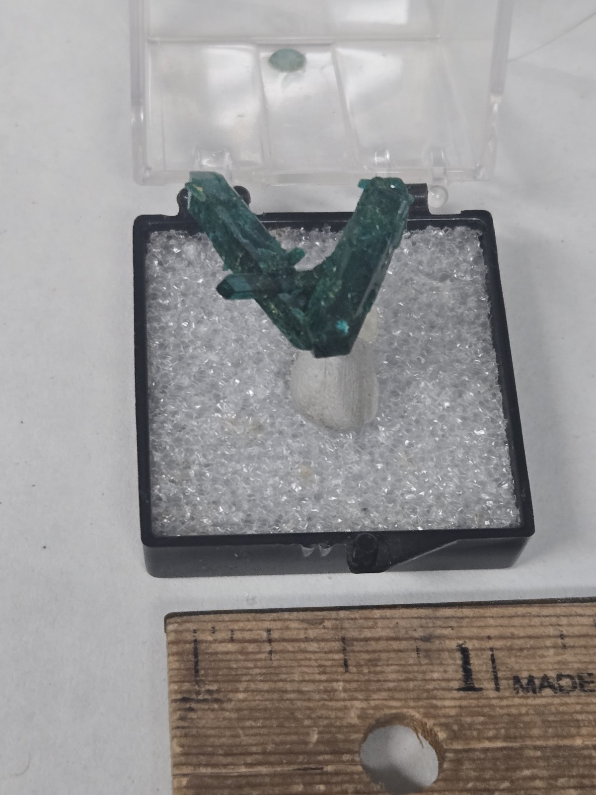 Beautiful Twinned Dioptase Crystal 
